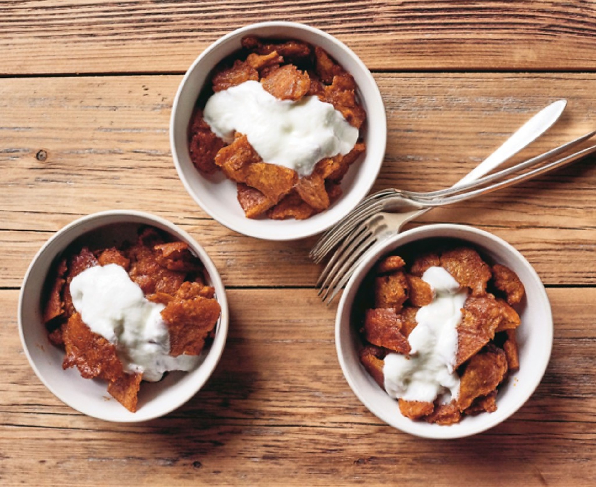 Hearty doro wot served in bowls with yoghurt